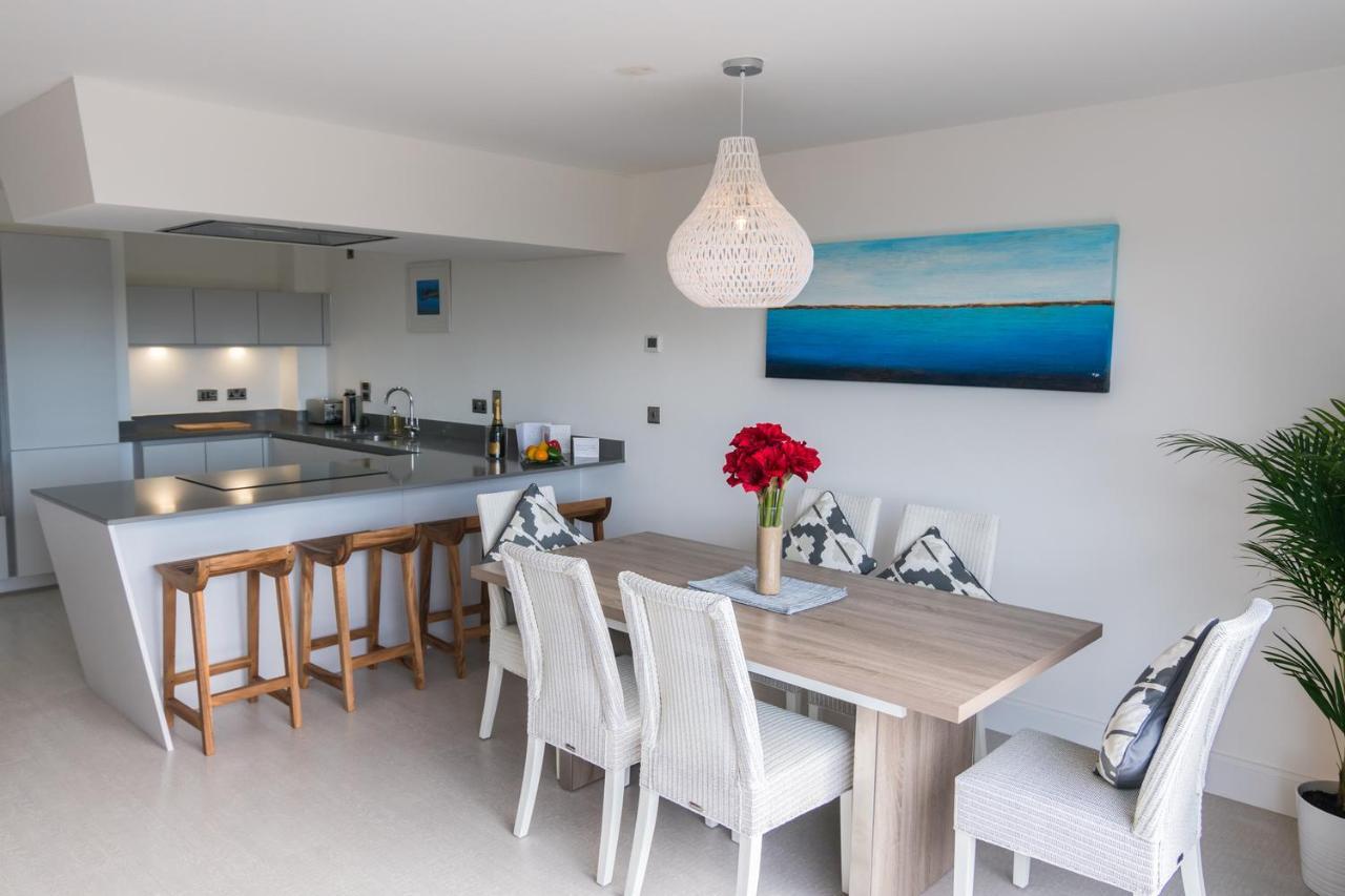 Apartment 3 Waterstone House - Sea Front Apartment, Hot Tub Tenby Exterior photo