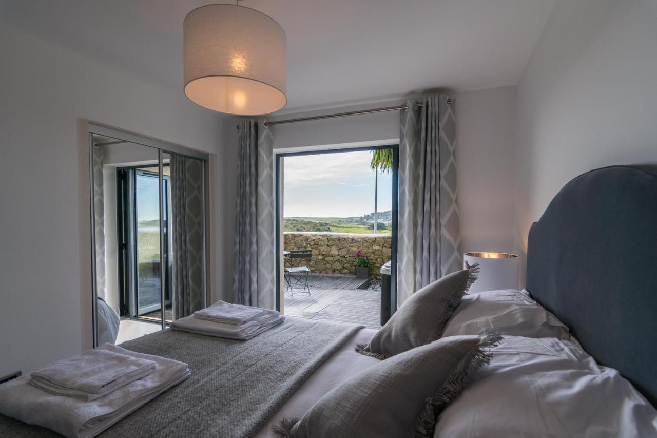 Apartment 3 Waterstone House - Sea Front Apartment, Hot Tub Tenby Exterior photo