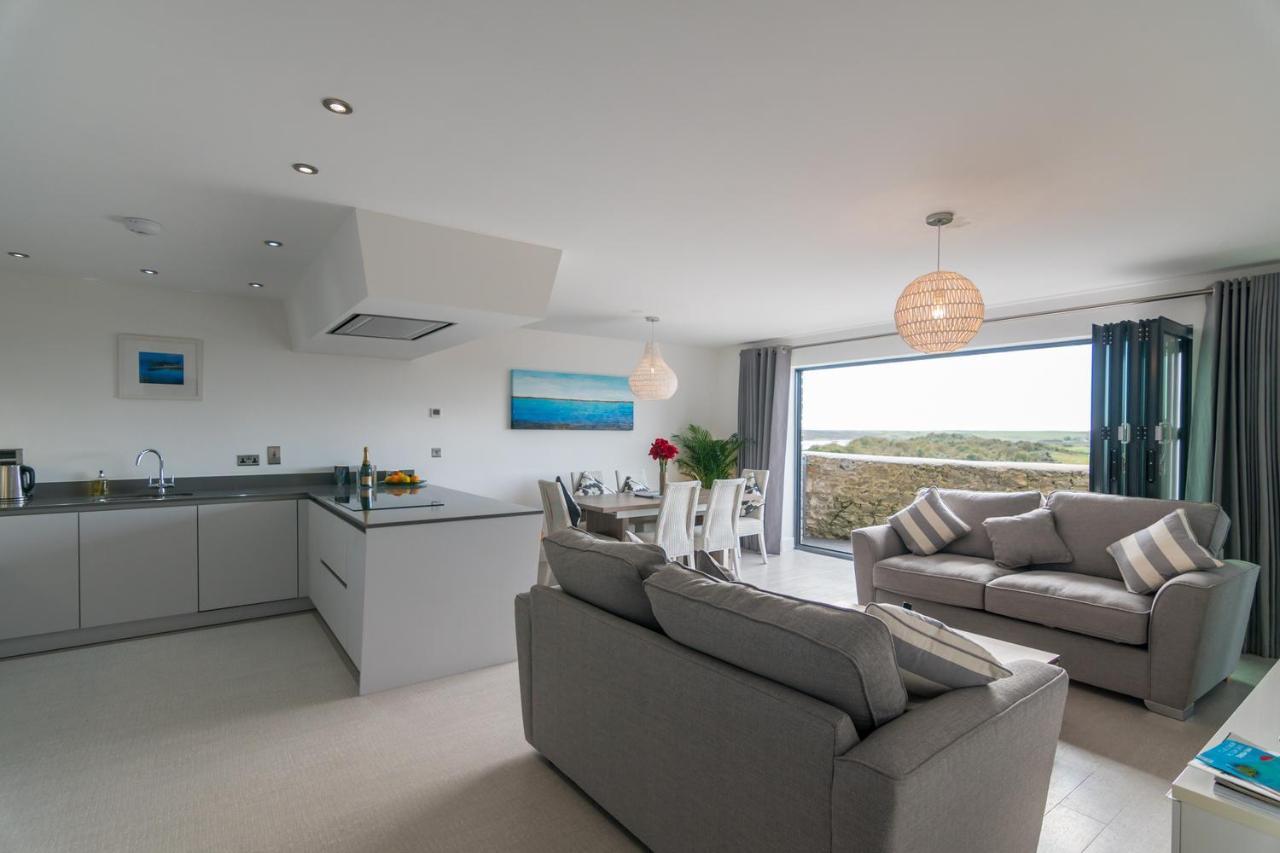 Apartment 3 Waterstone House - Sea Front Apartment, Hot Tub Tenby Exterior photo